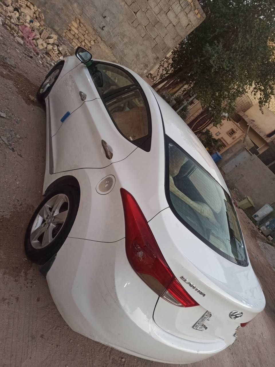 السلام عليكم 
النترا للبيع 2013. خليجي   1600
المكان كربلاء.    السعر 100  وبيه مجال. رقم كربلاء      ***********
