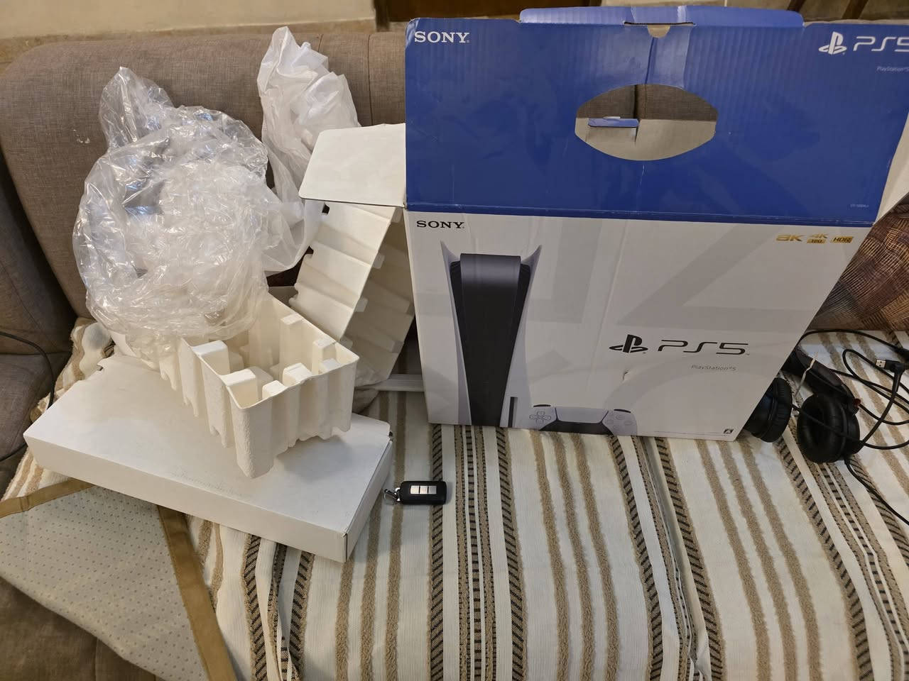 السلام عليكم
بلي فايف فات محدث اخر اصدار
 مع الجوستك الاجه وياه و كارتونته واغراضه كامله 
و جوستك بلي ٥ اصلي اضافي
و سماعه هايبر كلاود ٢ الواير الخاصه بلكيمنك بدون كارتون نظيفه ميه بلميه مع الادابتر اللي بيه تحكماتها كامله الميعرفها يبحث عنها
السعر المطلوب ٦٢٥الف 

وشكرا واعتذر عن الاطاله 

راسلني خاص

مكاني بغداد واليريد يجي يجيكه وياخذه اهلا وسهلا واذا توصيل هم متوفر


**إذا كنت صاحب هذا الإعلان وتريد حذفه لأي سبب، رجاءا أرسل رسالة إلى الدعم الفني**