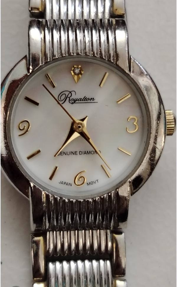 ساعة Royalton  ثقيله داخلها صدف ومن الأعلى حجره لامعه..


**إذا كنت صاحب هذا الإعلان وتريد حذفه لأي سبب، رجاءا أرسل رسالة إلى الدعم الفني**