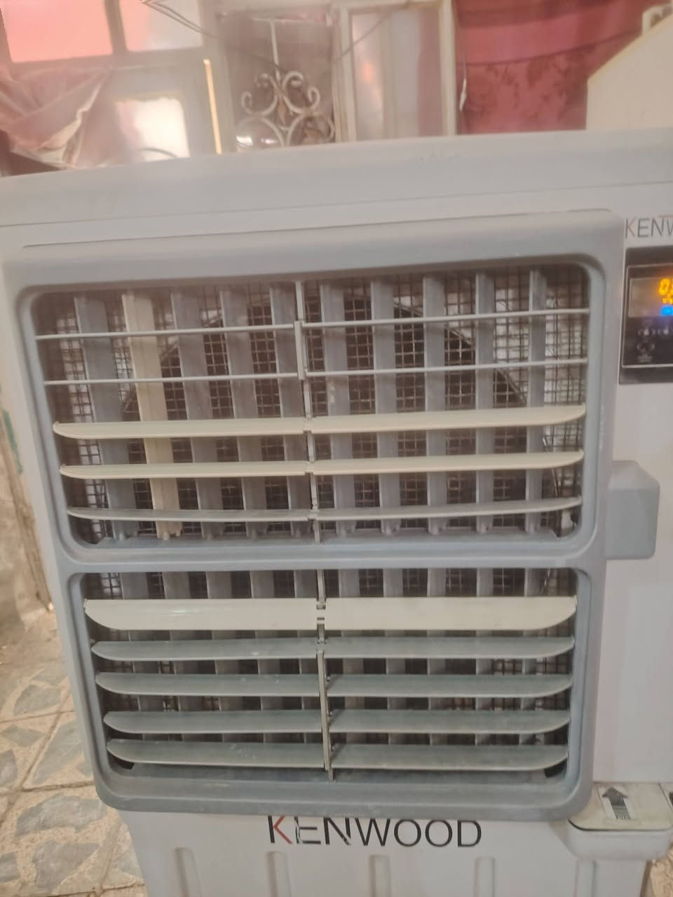 للبيع كونفيره شرط الشغل مكانه النجف الشرف كوفه شارع ميثم التمار قرب دور الحوزه ***********سعره ٩٠

