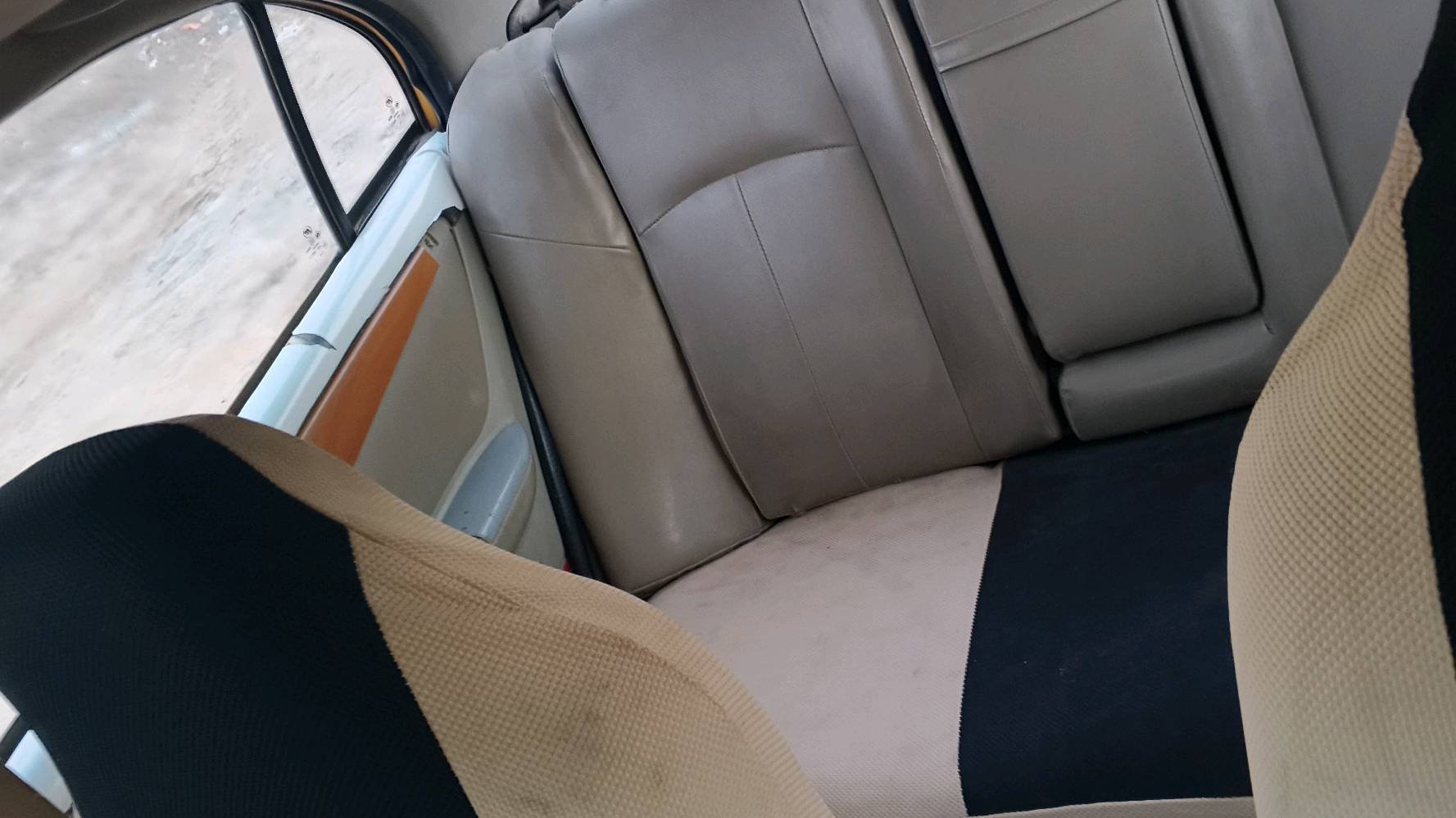 سياره ليفان 2011رقم احمر صدامي راعيها ماندله  ترايك وين ماتريد ابيع كوم حديد 
مكاني ناصريه بالسكان الصناعي