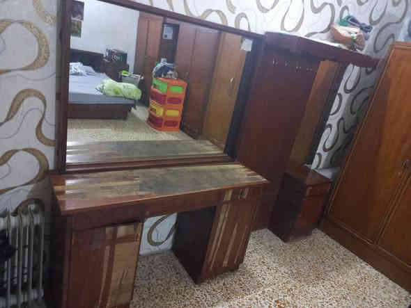 غرفة نوم مستعملة للبيع السعر ٢٥٠الف داخل خارج صاج مكان البياع ***********
