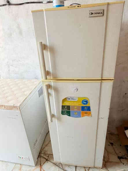 ثلاجه بيلسان اربع بوب هيه ثلاجه وهيه مجمده للبيع شرط التجميد
ثلاجه دنكاا حجم 12قدم شرط التجميد 

المكان الشطره /العباسيه /قرب المقصبه القديمه✅✅ 
اتصال ع الرقم //***********
