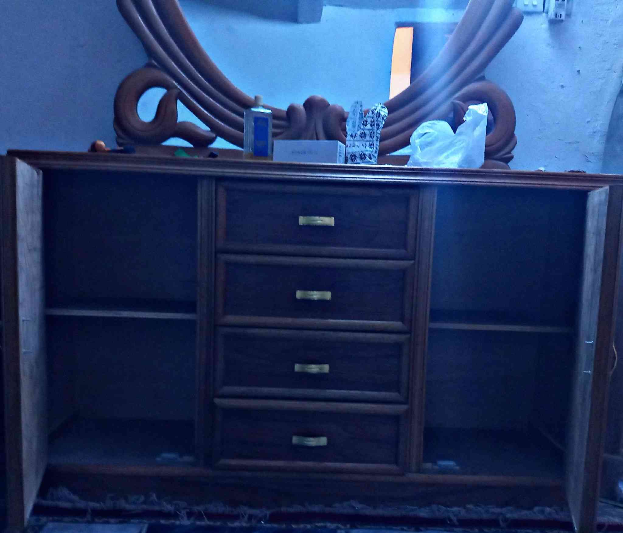 السلام عليكم شباب شخباركم ان شاءالله في خير توجد لدينا غرفه صاج نضيفه مرتبه شغل الصالحيه توصال السعر 1500 العنوان بغداد جديده قرب جامع عرفات تواصل ***********
