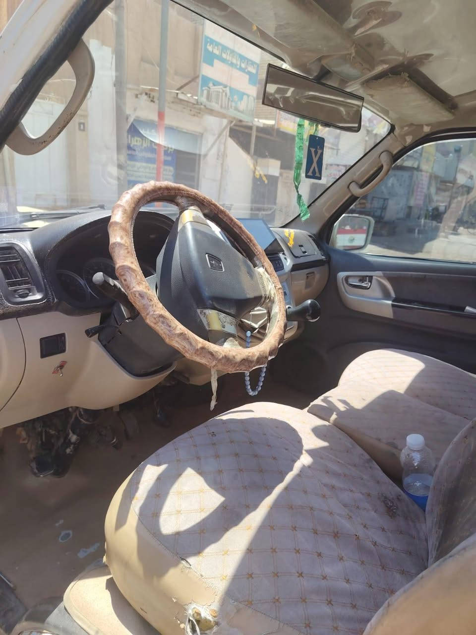 جنبي  للبيع موديل 14 سياره جديده مكينه بجيس قبل 15شديتها تخم تاير داخل سعد الجنابي حداديه فول سياره رقم كربله مصفره ضريبه جاهزه السعر 90وبيها مجال ***********

