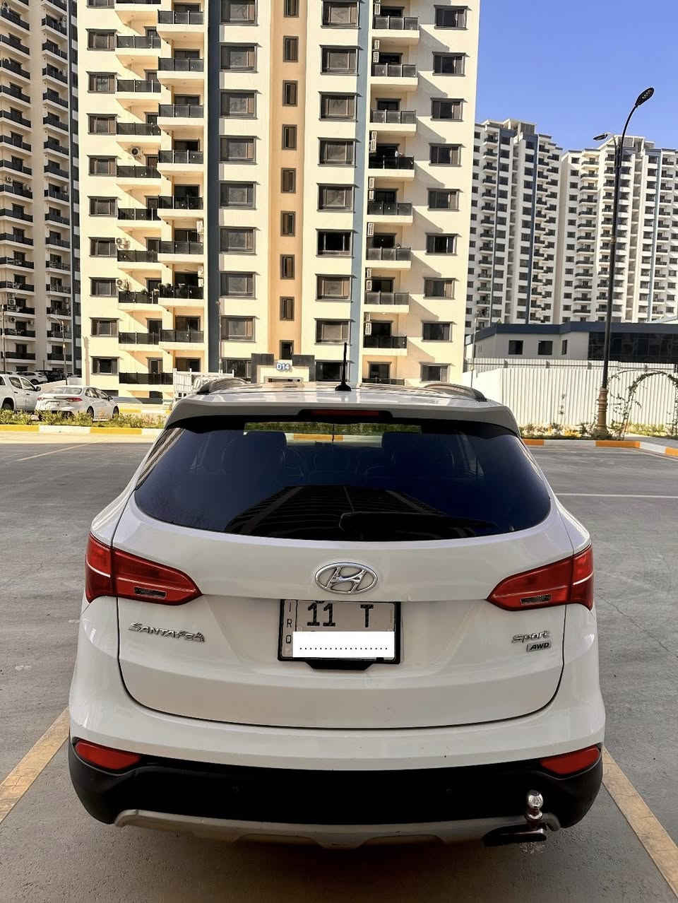 السلام عليكم
للبيع سنتافي امريكي فول مواصفات 2015 
 ٤ سلندرGDI AWD Sport عليها برمجه دوانز وشلعه 
بانوراما بصمه تشغيل+بصمتين ابواب اماميه + دخول ذكي
كشنات كهرباء +جلد تدفئه + خزن ميموري + الاماميه مساج
رادار جانبي + اشاير بالمري + مري قلاب + بردات بلادي
لد نهاري + حساسات اماميه وخلفيه + صندوك كهربائي 
4 وضعيات ستيرن (ايكو نورمال كونفرت سبورت)
تبريد مناخين منفصل + قطعتين + سستم سماعات
تحكم ستيرن جهتين + كامره بلادي + شاشه كبيره
السياره حادث امريكا خفيف دعاميه ومازدات 
12 ايرباك كشنات وتكم وبرده ودشبول 
ايرباك ستيرن طاك 
رقم الجديد هزه جديده سنويه جديده
السياره مابيها مصرف دينار 
السعر 160  وبيها مجال للشراي
 مكان السيارة البلديات 
***********
موجود واتساب
