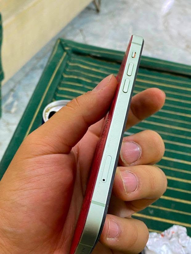 السلام عليكم ايفون 12 عادي ذاكره 64 مبدل شاشه بطارية آصلياات وضهر مكسور شرق أوسط جهاز كلشي شغال بي السعر 200 وبي مجال قليل رقمي *********** مكاني بغداد الراشديه

