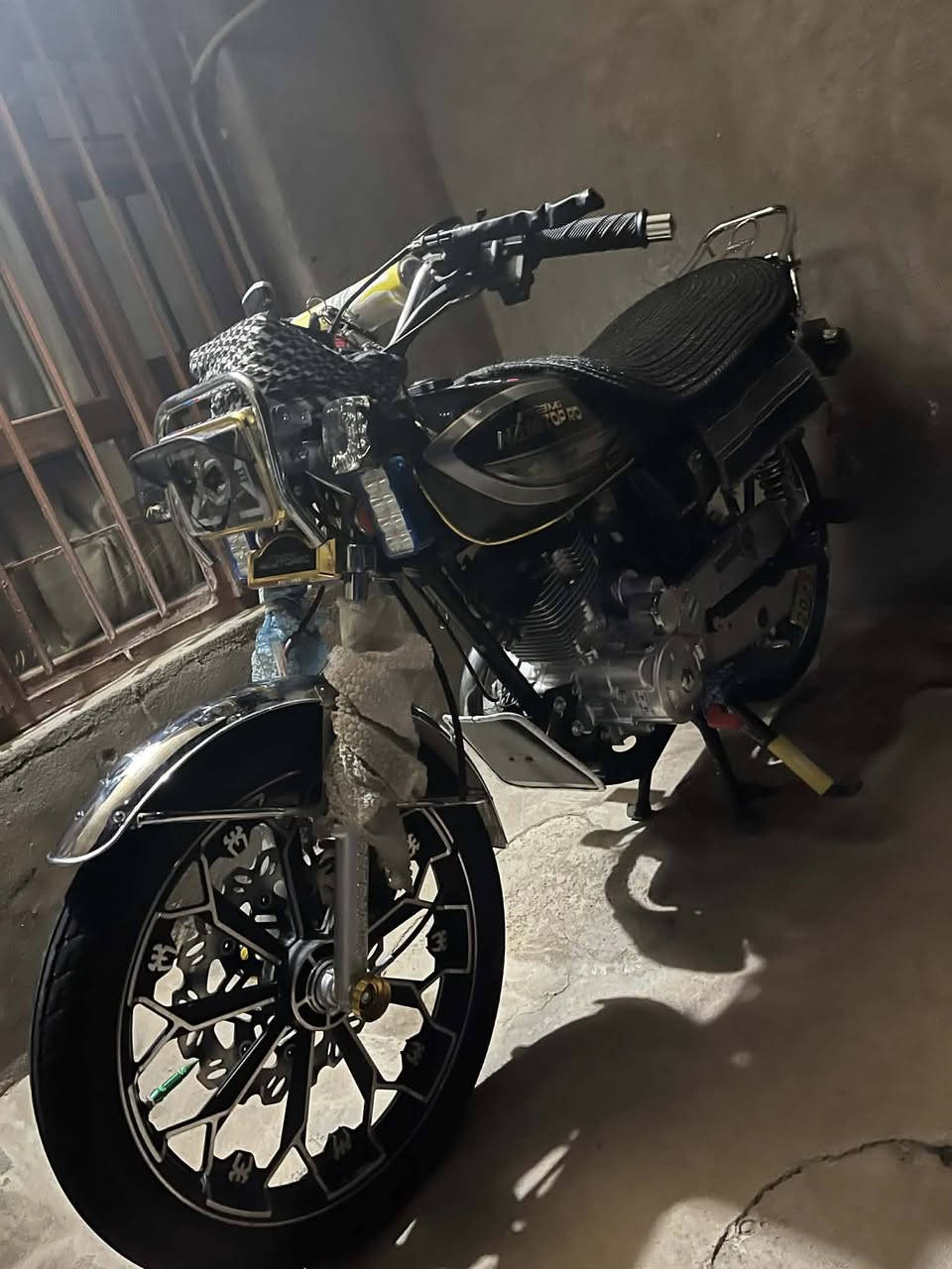 سلام عليكم للبيع دراجه نامي تو برو محرك 200cc موديل 25 كل عيب مابي ماطور بعده صفر شاشه ايباد بصمه أوراق كهربائيات كله شغال صالونصه 400s شلعه معدل فوللل مابي اى نقص شراي يجي خاص وهاذه رقمي ***********واتساب موجود
