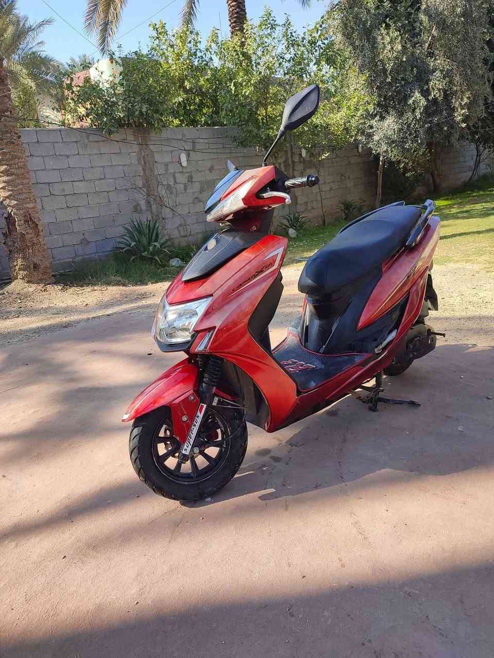 السلام عليكم دراجه سكنز محرك ياباني معدل 120تقفل دراجه خير من الله ناعمه فول اي صوت ما بيه موديل حديث ودراجه عشوفت عينك تعجبك للبيع مابيه اي نقص كلشي شغال بيه السعر 700وبيه مجال مكاني مسيب حي معلمين رقمي ***********
