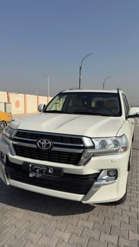 لاندكروز VXR • ٢٠١٧ • ٢٠٠ الف