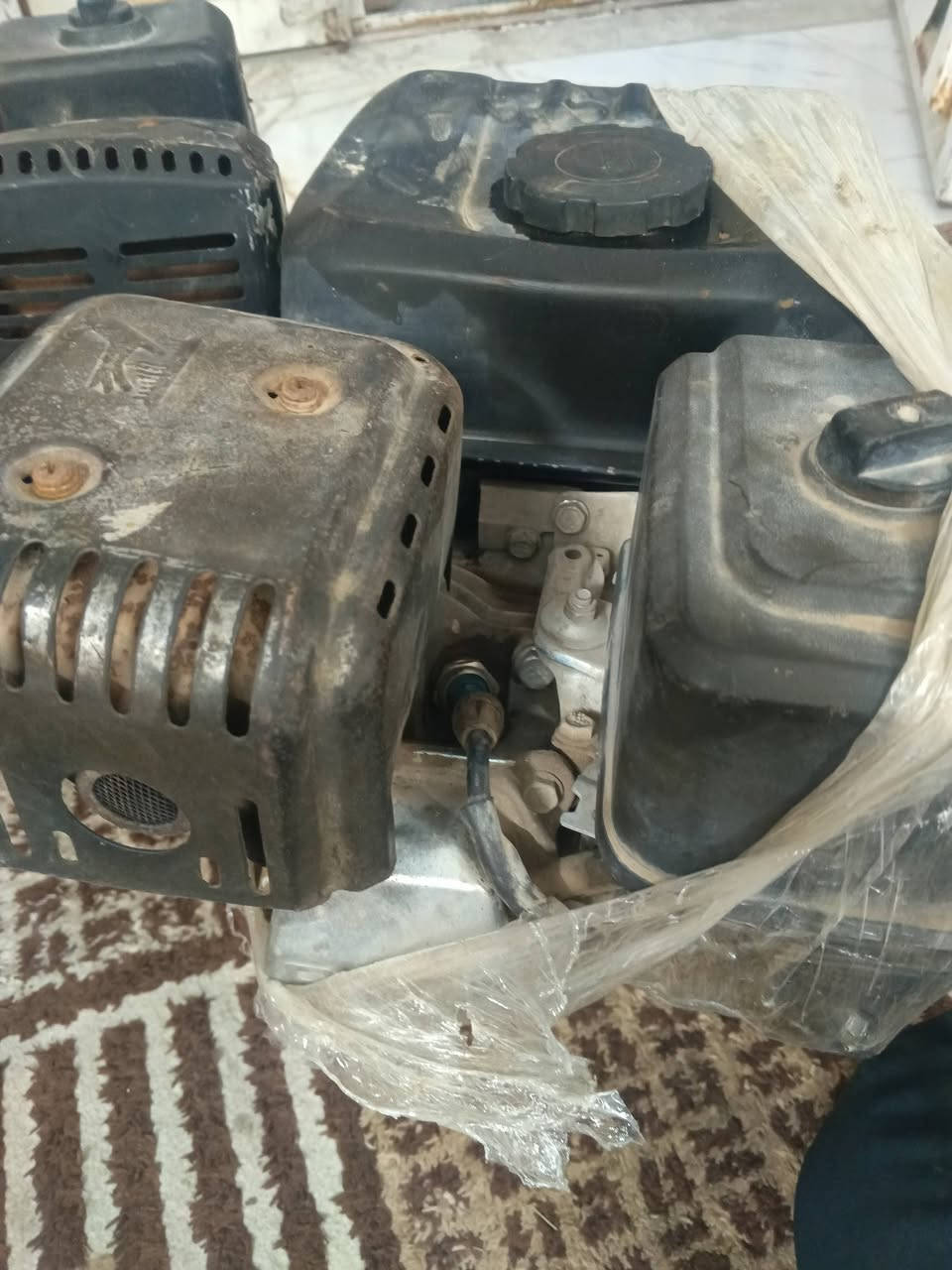 من رخصه الادمن محركين كمبريسر هواء جدد ممصلحات وروبن سمك وغربيه قفلهن ١٠٠بغداد حي  العامل شارع السكلات ***********
