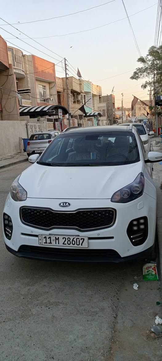 السلام عليكم
سبورتج موديل 17✅🔥
مواصفات فول عدا البصمه 
وارد خليجي 
مواصفات  بنيرامه طكتيت 
ابواب ترحيب  
كشنات جلد وكهرباء 
محرك 2000 دوش شرط ممفتوح 
5 راكب 
تبريد ثلاجه 🥶 
كاميرا خلفيه خلفيه 
مري شفط كهرباء 
وبعد بيه هواي مواصفات 

السياره كفاله عامه ماعد مكانين بارد فقط 
محرك وكير كفاله 
رقم بغداد الإنكليزي 
سنويه جديد  شرط التحويل 

-------------------------------- 
العنوان بغداد الشعب 
السعر 185 وبيه مجال 
*********** 
***********
