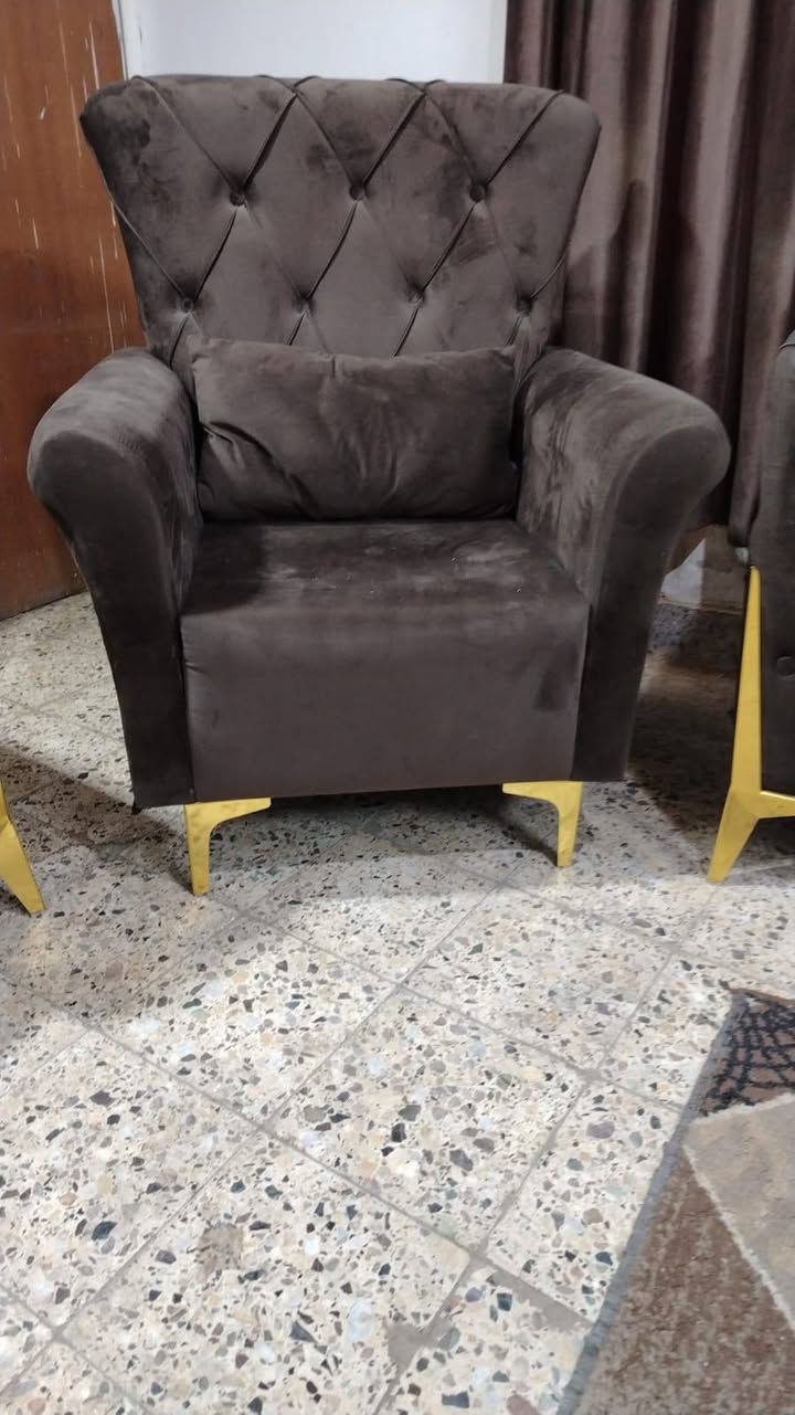 تخم 10 مقعد 💺 أخو جديد مستعمل قليل نضافه فوووول تسكام ثكيل تكمه تفحص وتأخذ سعر ,325, بي مجال مكان لبياع *********** يوجد واتساب
