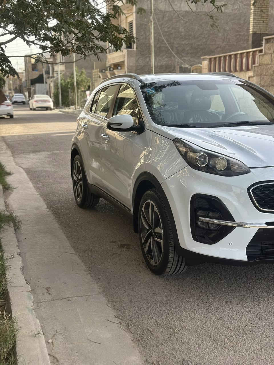 سلام وعليكم
كيا سبورتج خليجي شركة الدوليه 
موديل 2020 
رقم بغداد بسمي 
السياره  بيها بس الدعاميه صبغ باقي السياره مكفول من الصبغ والبارد 
محرك وكير مكفولات 
السياره جديده بمعنه الكلمه جاهزه من كل النواحي 
منظومة زنون اصلي 
مكان السياره بغداد 
السعر 190$
الهاتف ***********
