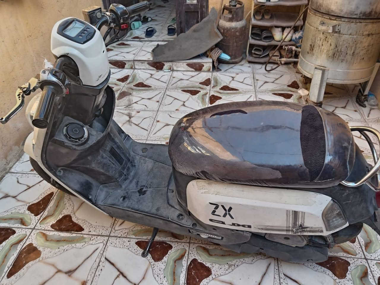 دراجة بوليس نوزل الدراجة جاهزة مجهزة كهربائيات كلهة شغالة امبدل بس بستم مفتوحة مرة وحده الله شاهد الدراجة تخبل شلعة ومعدل اتصل وبيك خير ودلل مناسبة كلش 450وبيهة مجال قليل الله شاهد متوازي عليهة
***********
