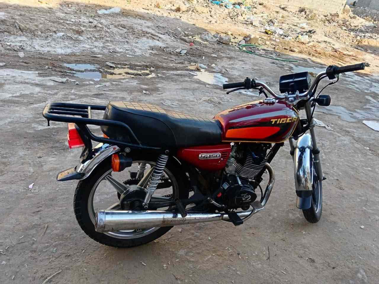 للبيع دراجه 5 كير مكينه مبدل بيها بوش وبستم فقط مكفولة من بخار وكيلها العارضي أوراق اصولي مكاتبه وكيل بسمي كهربايات كلها شغاله سلف هندر تايرات جدد مكاني نجف حي ميسان قرب جسر الإمام علي ***********
