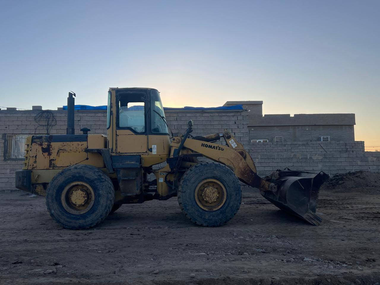 سلام عليكم للبيع كوماتسو موديل 98 رقم اربيل حجم ٢٧٠ السعر ١٦٥ العنوان تكريت الهاتف ٠٧٨٥٤٩٥٠١٩ /***********
