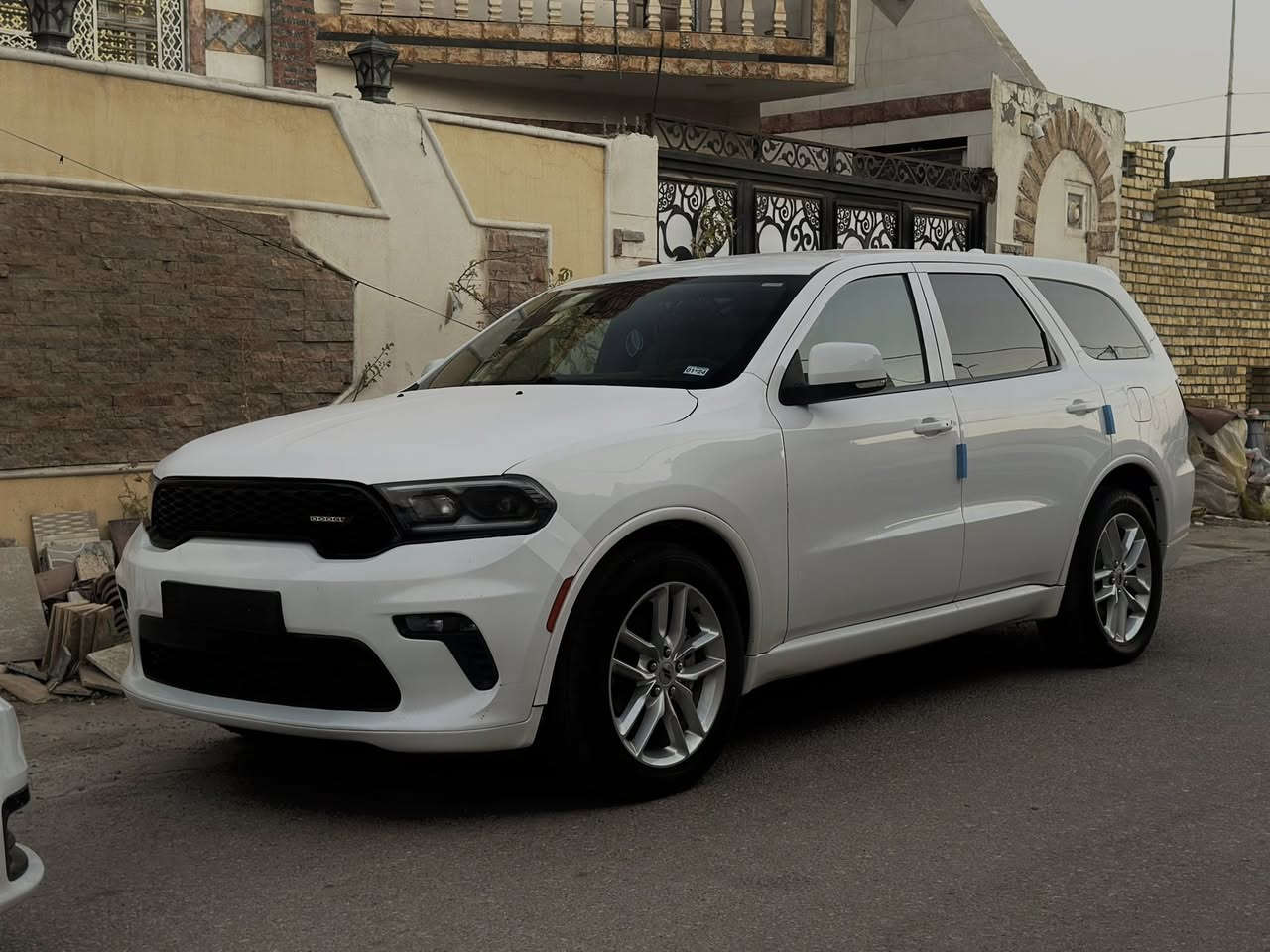 نوع السياره - دوج دورنگو -Dodge Durango 🚙
الموديل - 2022 / Mode -2022 🕴️
بدوم رقم ———
الفئه - GT. PLUS 🧾
نوع الدفع -  Axel back 🔙 دفع خلفي
الاستيراد - America🇺🇸
حجم المحرك - 3600c
عدد الركاب - 7 راكب 💺
# المواصفات 
-رادار امامي 
-رادار خلفي 
-رادار جانبي 
-حساس خلفي امامي 
-صندوك جنطه شفط 
-تحكم مقود جهتين 
-كشن ذاكره .ميموري 
-كشن جلد مخمل 
-كشن تبرد + تدفئه 
-تحديد مسار 
-تحكم وضعيات كشن 
-عدد انظمة القياده 4 
-اشاير مري جانبي 
-نقطه عمياء تحذير 
-كامره دوار 
-شاشه كبير 
-توقف ذاتي 
* بدون تبديل بدون ارباك 
#السعر 267$ وبيها مجال
للاستفسار ***********
