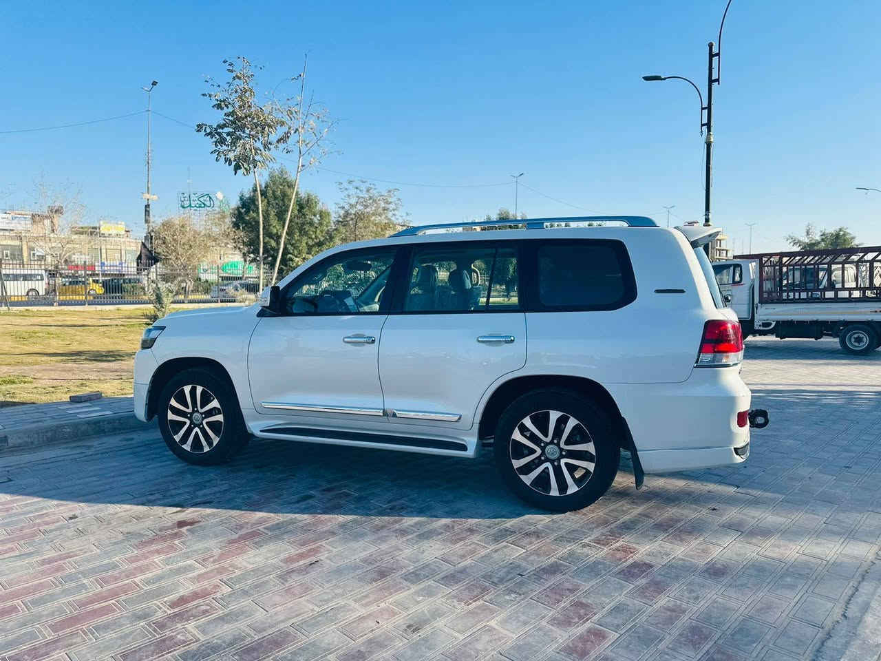 سلام عليكم
لاندكروز 2019 شركه ساز ماشيه 73 رقم بغداد الجديد مكفوله نضيفه كلش على ايد وحده.. مكانها كربلاء السعر 540 وبيها مجال قليل
  ‭0771 674 5001
