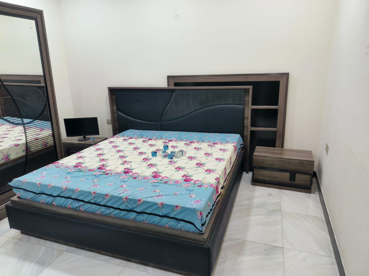 غرفه نوم تركيه مكان حي الجهاد
السعر ٥٠٠ قفل الرقم ***********
