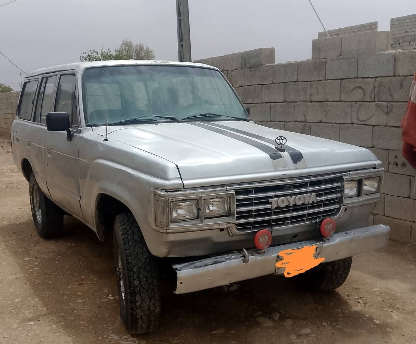 لاندكروزر موديل 1989 للبيع أو مراوس حسب القناعه سياره خير من الله كير محرك تخم  تايرات جدد كفاله ويل كب سياره وين ماتريد روح ترايك البصرة العنوان ديالى بلدروز ***********
