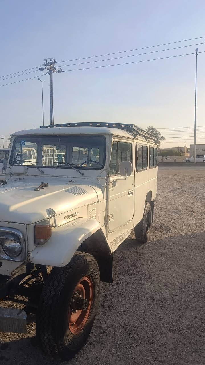 السلام عليكم
لاندكروز عكرب ستيشن للبيع مودي83كير او مكينة بطة جدد رقم انكليزي كربلاء باسمي 
 مكانهة  واسط العزيزية السعر 50ورقة
للاستفسار
***********
***********
