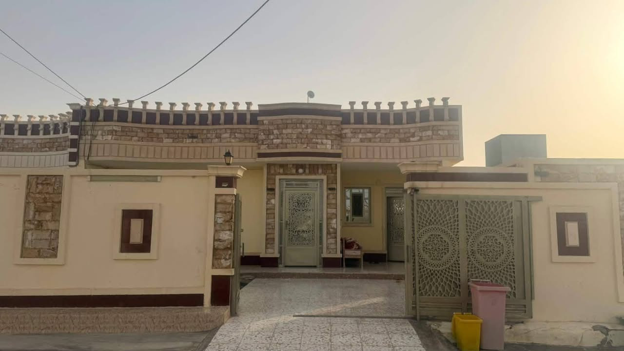 دار للبيع في حي الفرسان موقع الدار مميز جداً مساحة البيت 312 متر صدر طير تبليط
2 غرف نوم+استقبال+صاله+مطبخ حار و بارد و مطبخ خارجي البيت بناء حديث البيت كله احزام سراميك و الجدران كلها تغليف خليجي الأرضية كاشي ابو40 درجة اولى+كراج و حديقة للاستفسار الاتصال على الارقام 
***********
***********
