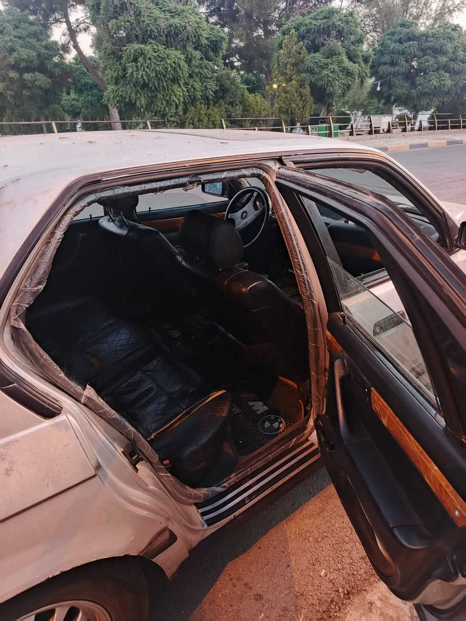 بلادي بلادي بلادي
السلام عليكم BMW 735i   سنويه وبليته
السياره مامصبوغه وصبغها مقحل 
كير محرك شرط 
تبريد شرط ثلج 
تحويل مباشر 
رقم انكليزي 
السياره عايزها ترتيبات بسيطه 
مكان السياره موصل ايسر حي السكر 
السعر 43$
***********
