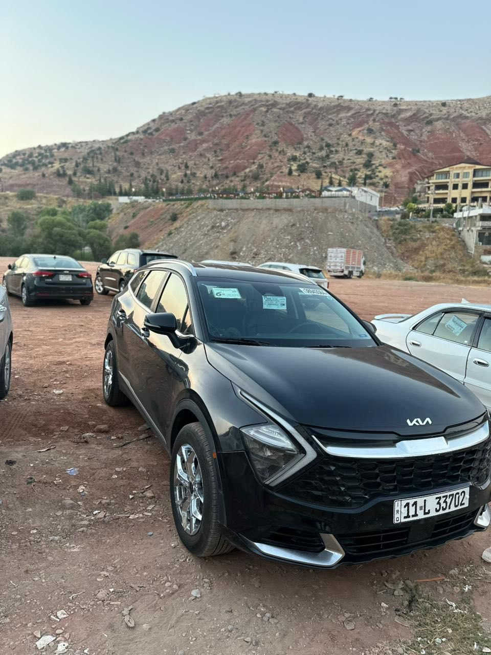 🚗 للبيع: كيا سبورتج 2024 – وارد امريكي
📍 مكان السيارة: بغداد – الدورة
📞 للتواصل: ***********
💰 السعر: 205ورقة 
📊 المسافة المقطوعة: 25.500 m
🛠️ المحرك: 4 سلندر 2500

⚙️ المواصفات:
• فول مواصفات عدا فتحة السقف
• بصمة تشغيل + تشغيل عن بعد
• مقاعد أمامية كهرباء مع تدفئة
• شحن تايب C بالكشنات + شحن وايرلس
• شاشة كبيرة
• كاميرا خلفية دوارة 
• حساسات 
• تبريد قطعتين
• درايف مود – أوتو هولد – نظام منحدرات
• هاند بريك بصمة
• الگير عدة قيادات 
•توقف المفاجئ امامي خلفي وجانبي ⁠   
كير ومحرك و كشر و صدر امامي خلفي كله مكفول 
دوشمة جلد 
تغليف الابواب مع الدواسات مع الستيرن 
الملحقات ..
1- قاعدة فيت بم اصلية كامله مع الفيت بم
2- عدة السيارة كامله 
3- كار بلي هدية للمشتري
السيارة ما بيها نقص ولا ربع دينار تحط عليها 
⚠️ أضرار السيارة:
• صبغ الجاملغ الأيمن
• تعديل بسيط على البارد في البنيد

📌 تفاصيل إضافية:
• رقم السيارة بغداد الدولي الجديد
• باسم المالك – تحويل مباشر
