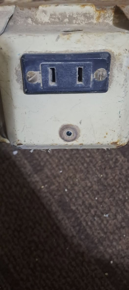 السلام عليكم 
محوله مال  غساله اتوماتيك ياباني يدخله 220 كهرباء وخروج 110
سعرها 90بيه مجال


**إذا كنت صاحب هذا الإعلان وتريد حذفه لأي سبب، رجاءا أرسل رسالة إلى الدعم الفني**