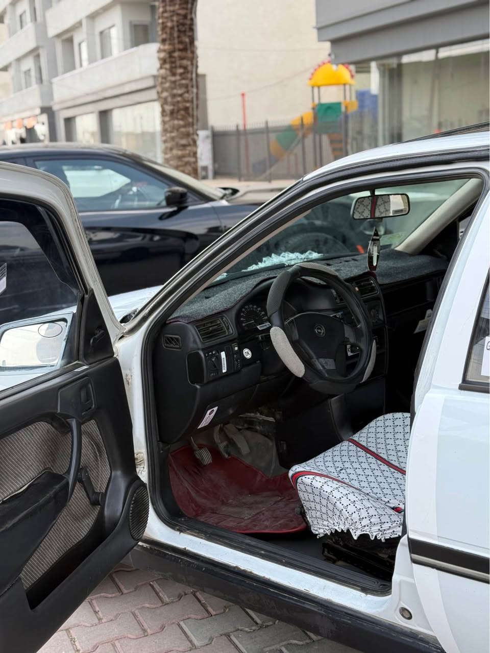 سلام عليكم 
أوبل فكترا موديل 1992 كير محرك بالشرط محرك20 سيارة حيل حلوه وناعمه بلاديه بدون تعمير صدر امامي خلفي جديد تخم تاير جديد باتري جديد كهربائي كلها شغاله من الدعاميه للدعاميه سقف سلايت رقم كركوك سنويه مشروع وطني جديده رقم إنكليزي دفتر بانزين شرط الوكاله والتحويل سيارة مال بيت بدون مصرف للبيع او المراوس حسب القناعه سعرها 40$ بيها مجال للطيبين اي استفسار خاص او اتصال *********** كركوك, العراق
