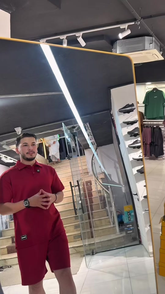 ⁨	عروض العيد بس يم مجمع الرواد 🔥🎉 سعر التراك (20،000) القياسات L/XL/2XL/3XL للحجز ارسل رقمك وعنوانك والقياس ❤️ المجمع مفتوح 24 ساعه طيلة ايام الاسبوع  يوجد توصيل 5 لجيمع محافظات العراق  الفرع الاول-📍بغداد-زيونة-شارع الربيعي-مقابيل خطار  سنتر عمارة تاج سنتر داخل السرداب.  هاتف :-*********** الفرع الثاني-📍بغداد-المنصور-تقاطع الرواد-مقابل مطعم العريش-عمارة مناحل حيدر الملا-داخل السرداب. ‏‎هاتف:-*********** الفرع الثالث-📍الموصل-حي الزهور-قرب كولدن مول ‏‎هاتف:-***********⁩
