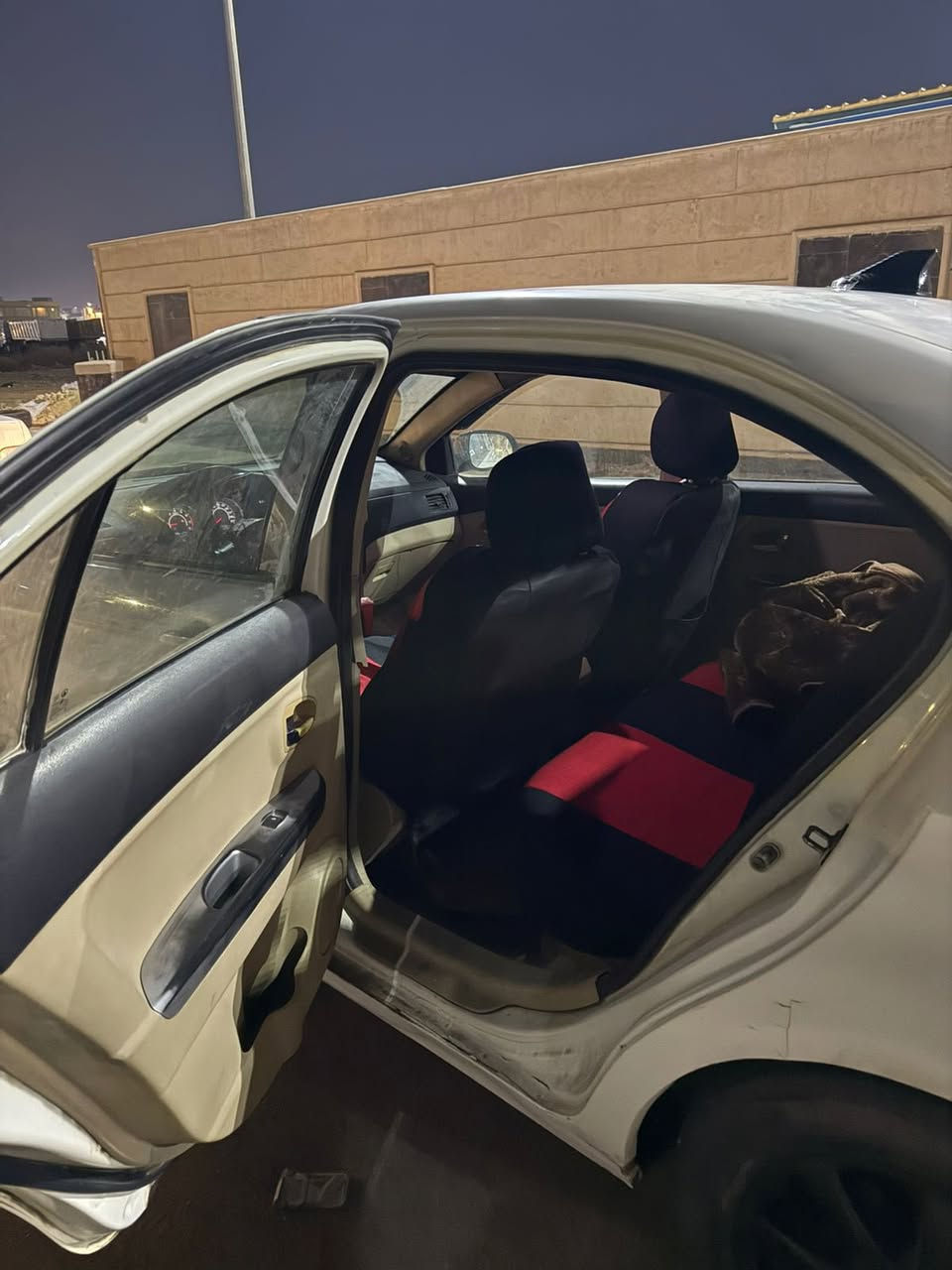 السلام عليكم شباب اقرو المنشور كامل قبل لتجي وتراسل  

سيارة گريت ول فولكس c30 
لون صدفي 
موديل 2012 
  رقم بابل 
اشارت بالمري 
وتحكم بالمري وبالايتات من الداخل 
ريموت سنتر لوك جديد
 تحويل وغرامات وعيب شرعي بكفالتي 
مكينة 1600
ادامة كاملة بلكات ومجاول ونوزلات جديدات  
دوشمة جديدة 
 كهربائيات كاملة بس بقت كم كلوب يحتاجلة تبديل
منضومة تبريد المحرك خير من الله  
تايرات اكثر من نص عمر 
باتري جديد 
صدر امامي كامل جديد 
عبوة وطوافة جديد 
ادامة لكل حساسات المحرك والسيارة بصورة عامة تنضيف وتبديل 
بور ستيرن ادامة جديدة 
التبريد اكو مشكلة بالاصبع مال الكمبريسر وكلشي تمام 
 البريك سويتلة ادامة تبديل  بقة بس يتنفس وبريكها خير من الله 
بيها خياسات بسيطة  
يرادلها تبديل لماطور الجام ولقاعدة الباب مال الصدر لان ميفتح 
وكل الشغلات ذني سهلات بس بسبب الالتزامات ودوامي من الصبح لليل ف مالحك اسويهن 
سيارة خير من الله ومكفيتني ومشيتني وابد موگفتني بشارع اروح واجي بيها للدوام 
ماشية 200 الف حقيقي وقابل للزيادة 
السعر 36وبيها مجال بسيط واني بخدمتكم 
العنوان واسط /الكوت /داموك
للاستفسار  ع الرقم او الواتساب  كل الوقت موجود ع الفيس بوك 
***********
