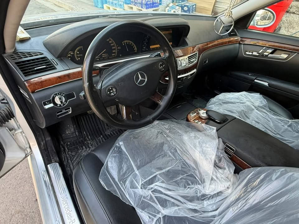 للبيع مرسيدس S350 موديل 2009
* جاهزة من كل النواحي.
* الضرر: شامل خلفي والهلال.
* 5 بردات.
* منظور ليلي (Night Vision).
* رادار (Distronic).
* فتحة سقف بانوراما.
* شفط أبواب.
* مقاعد جلد كهربائية جديدة.
* تدفئة وتبريد للمقاعد الأمامية والخلفية.
* شاشة وكالة مع نظام ملاحة.
* كاميرا خلفية وحساسات أمامية وخلفية.
* نظام تعليق هوائي (AIRMATIC).
* مصابيح زينون ذكية متحركة.
* مقود متعدد الوظائف.
* ستائر كهربائية.
* تكييف أوتوماتيك متعدد المناطق.

السعر: 16,500 دولار.

مستعجل بالبيع، والسعر قابل للتفاوض بالمعقول بعد المعاينة. السيارة تستحق والفحص خير دليل.

للاستفسار والاتصال: ***********
