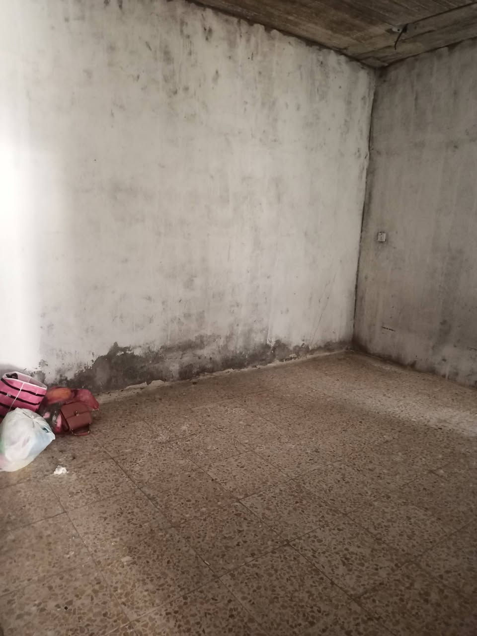 👋🏻السلام عليكم.            
✔️البيت للبيع المساحه 50م
الوجه.  5م.          النزال 10م. 
سعر 27
زراعي سكني
🗺️الموقع بغداد منطقة الانتصار مقابل مستشفى حماد شهاب (شارع ابو عمار الشريفي)
📲للاستفسار والتواصل 
***********
