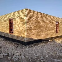 اي محتاج بناء حجر بيوت اسياجه متوفر عندي نشغل جميع المحافظات راقم الحج...