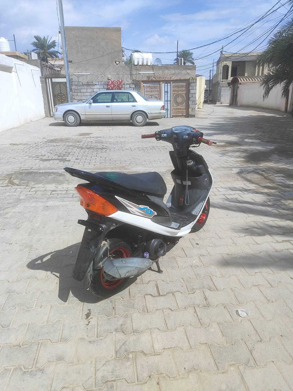 دراجه ماكس عدله بوشه 49.5
المكينه ما مفتوحه
دراجه بيها كفرات تجاري لون اسود او الكفرات الاصليه لون رصاصي الدراجه امزوده شكل
اسبايدر رياضي
اوياله نجمه رياضي او موجودات الاوياله الاصلي
يدات بانزين رياضي 
يدات ابريك رياضي
تصعيد دبل رياضي
غراضها كلها موجودات التجار او الاصلي
سعرها 900 بيها مجال
التواصل واتساب ***********
