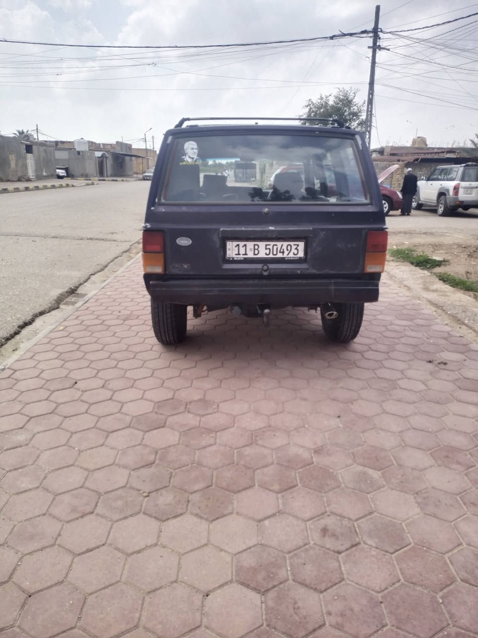 السلام عليكم للبيع جيب شيروكي موديل 92 رقم بغداد تحويل سنويه جديده لحد 30 مكينه وكير  بطه ثنين ونص جدد كهربائيات شغاله باتري جديد تخم تاير سياره جاهزه مابيهه نقص ترايك للبصره السعر 38وبيهه مجال قليل العنوان واسط قضاء الاحرار  الاستفسار اتصل على الرقم ***********
