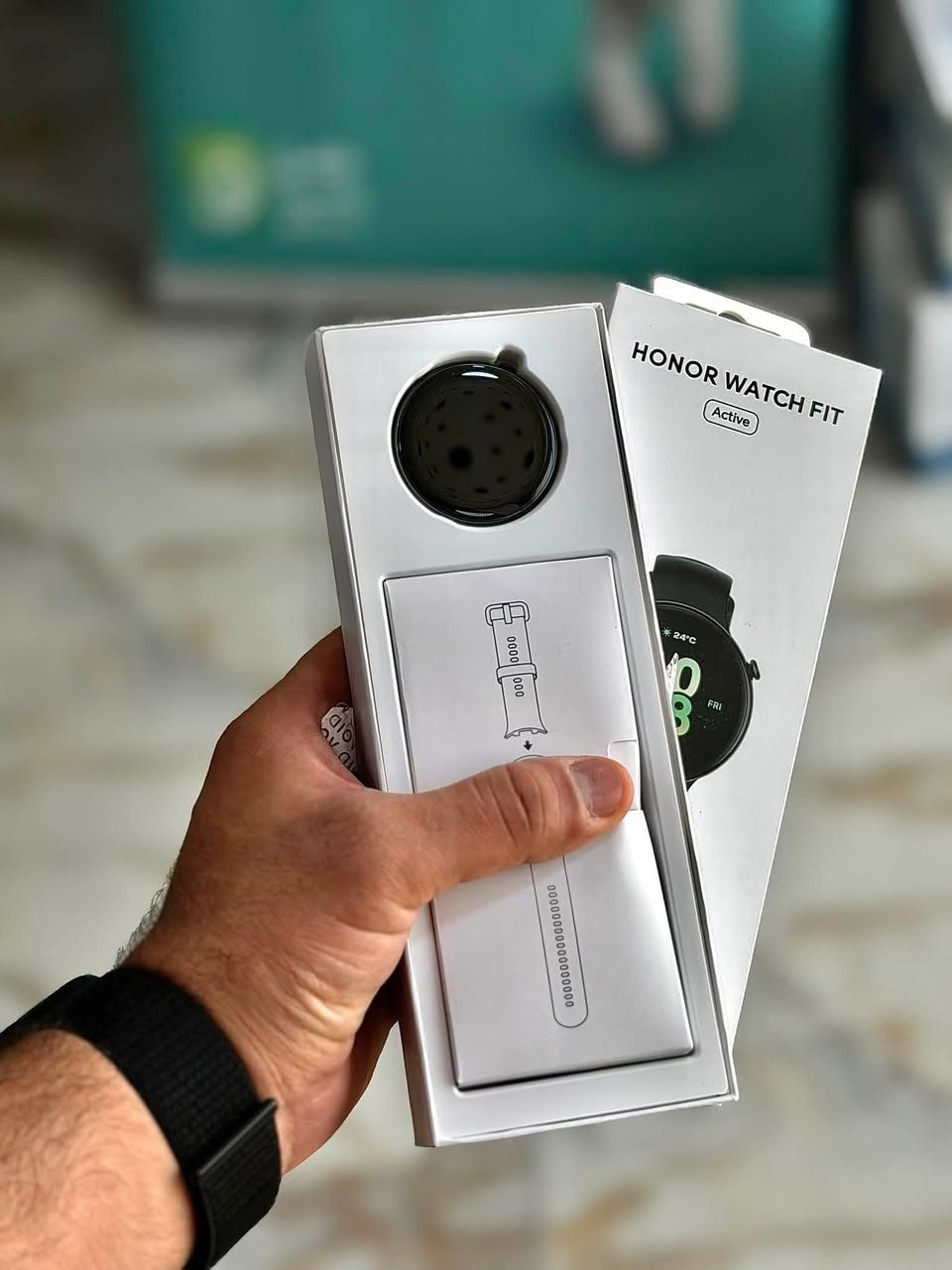 HONOR Magic 8 Pro
مستخدم 15يوم الجهاز جديييد مع كامل الملحقات

ذاكره 512 
مع كامل الملحقات والهديه 
مكاني نجف شارع المجمعات 
***********
1200
