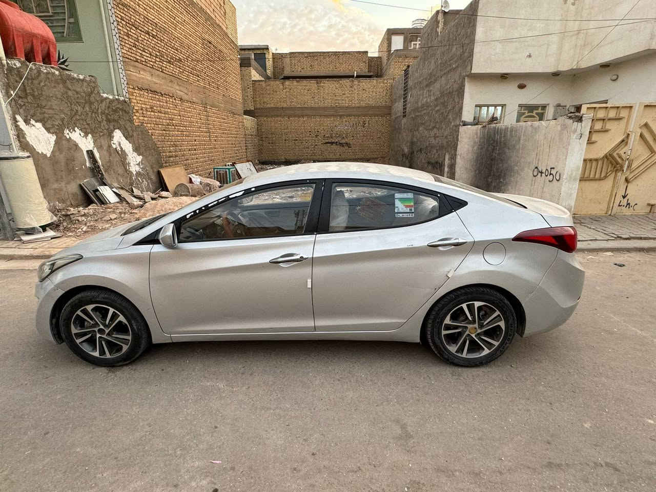 سلام عليكم النترا موديل 14 شكل 15 سياره مقفوله من الضربه بيها صبغ ثلاث قطع بدون تبديل محرك 1800 حداديه جديده كير جديد مشروع وطني السعر 105 وبيها مجال اتصل وتدلل مكان نجف كوفه فقط اتصال ***********
