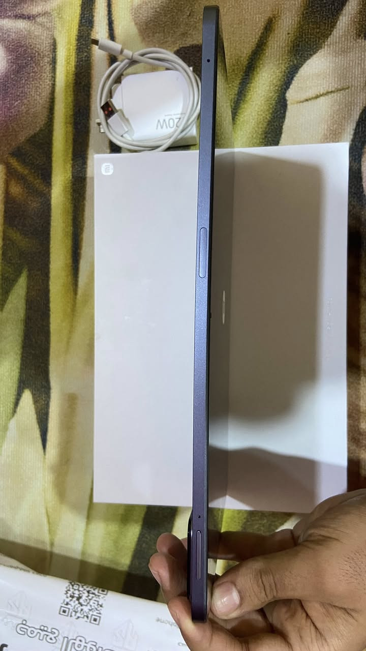 Pad 6s pro
الشاشة: 12.4 بوصة ، 144hz ، IPS LCD
الذاكرة: 512gb
الكاميرا: 50. 2. Mp
المعالج: snapdragon 8 gen 2
البطارية: 10000 مللي امبير 
الشاحنه: 120W
الباد مستعمل وحالته جيد جدا شاشته نظيفة  بس الكفر مالته بي شوي رصعات الي ما ماثرة على اي شي ولا واصله يم الكاميرة ، وياه كامل ملحقاته من الكارتون والشحنة والكيبل  
السعر: 500000 وبي مجال
الموقع: ابي الخصيب - نهر خوز - الطريزاوية
رقمي الواتساب: ***********
لا يوجد ماسنجر
