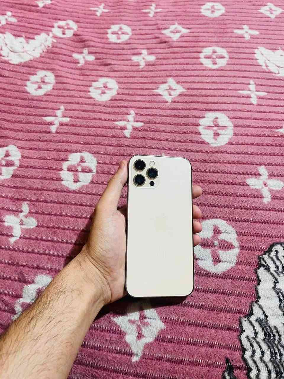 ايفون 12 برو ماكس مبدل شاشه بطاريه اصليات باقي كفاله ذاكره 256 جهاز عربي شرق وسط ثلاث ايات سعر 325 شراي تصل***********
