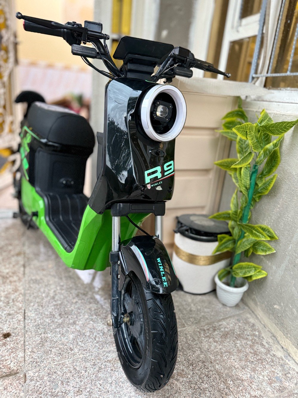 السلام عليكم احبتي ..
R9 مديل 2025 حلوه ونظيفه. وبيها هواي تفاصيل وكلشي موجود بيها. سعرها 350. اذا حاب تعال خاص واسولفلك ع المواصفات ولمعلومات وحياكم الله اصدقائي