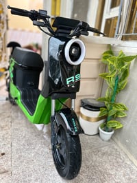 احبتي .. R9 مديل 2025 حلوه ونظيفه. وبيها هواي تفاصيل وكلشي موجود بيها....