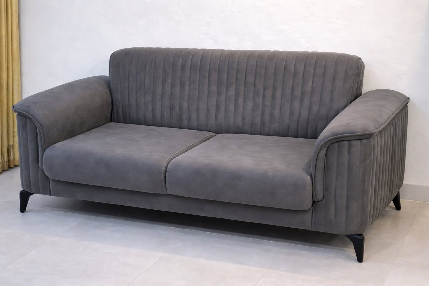 للبيع قعدة كاملة بحالة ممتازة ✨
تخم تكمه ينفتح يصير جربايه + كرسيين 
القماش مخمل مريح وشكل مودرن أنيق  
نظيف جدًا واستعمال خفيف وما بي مشاكل  

مناسبة للبيت أو الضيوف وشكلها جميل بالصالون.  

💰 السعر:  1,100,050 دينار  
📍 المكان: (الكاظميه )  

للمعاينة أو الاستفسار ***********
