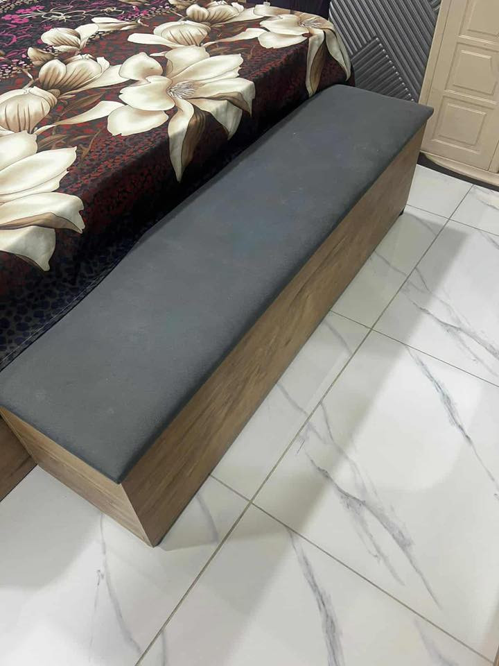 سلام عليكم غرفه للبيع  سعره 700 وبيه مجال عنوان بغداد حي البنوك ***********
