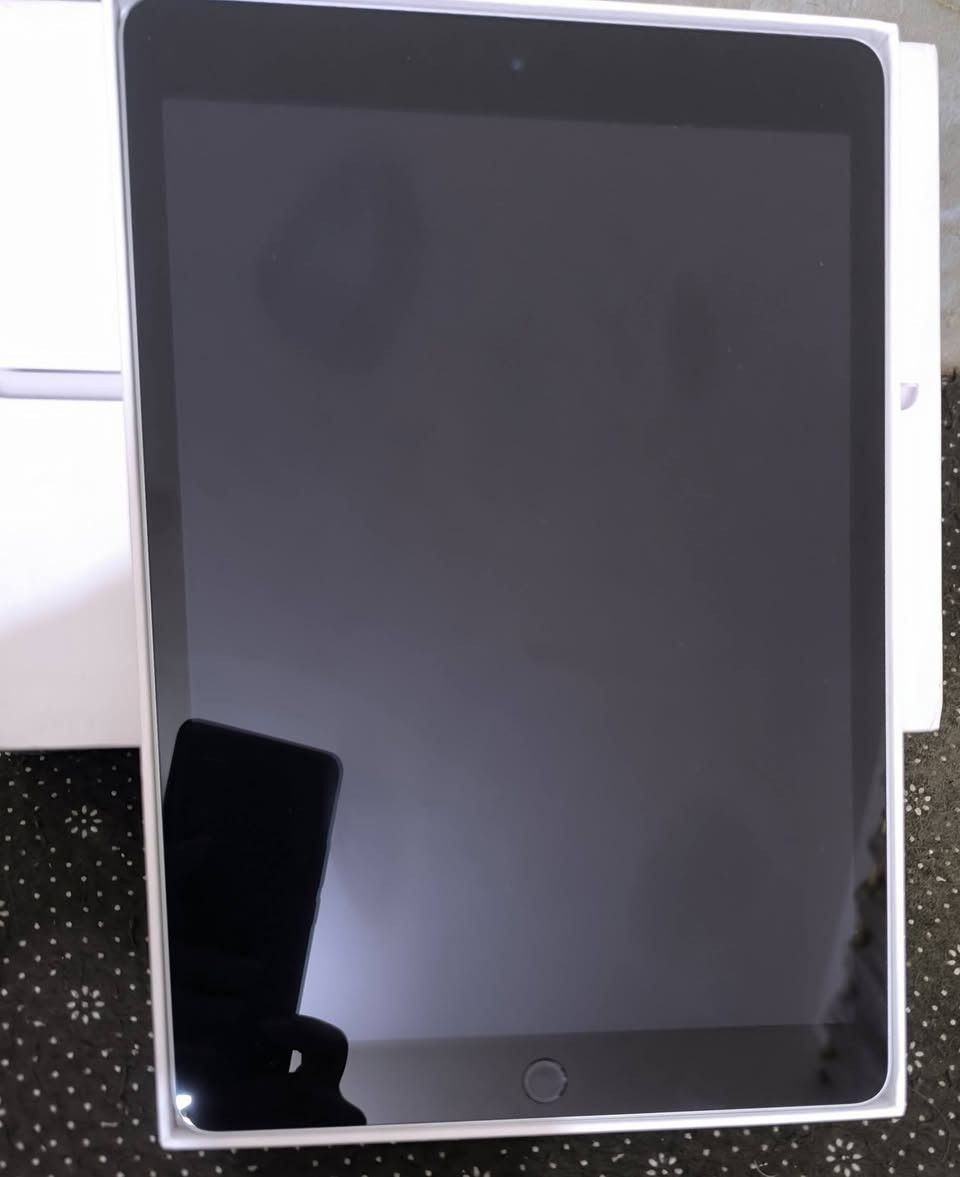 سلام عليكم
ايباد 9(iPad 9)
• الذاكرة: 64GB
• اللون: فضي 🩶
• الاستخدام: 3 سنوات
• واي فاي فقط
• الجهاز نظيف جداً وما مبدل بي أي قطعة
• البطارية ممتازة والاستعمال يخبل
• الشاشة ما بيها أي ضرر
• بي خدوش بسيطة جداً بالظهر 
• وياه الكارتون 
📍 المكان: النجف الأشرف
💰 السعر: 280 ألف دينار قابل للتفاوض 
     
     • للتواصل: تلي d28ee


**إذا كنت صاحب هذا الإعلان وتريد حذفه لأي سبب، رجاءا أرسل رسالة إلى الدعم الفني**