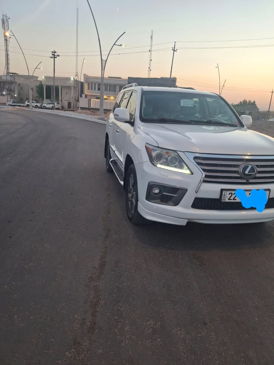 السلام عليكم
لكزز 2014 لون ابيضّ سيارة رقم أربيل باسمي سيارة ماشية 160Km سيارة كفاله موصفات فول جلد +فتحه +كامرات+ حساسات+ بصمتين+ ثلاجه+ شاشه معروف اللكزس بموصفاته
 للتواصل 
***********/***********
