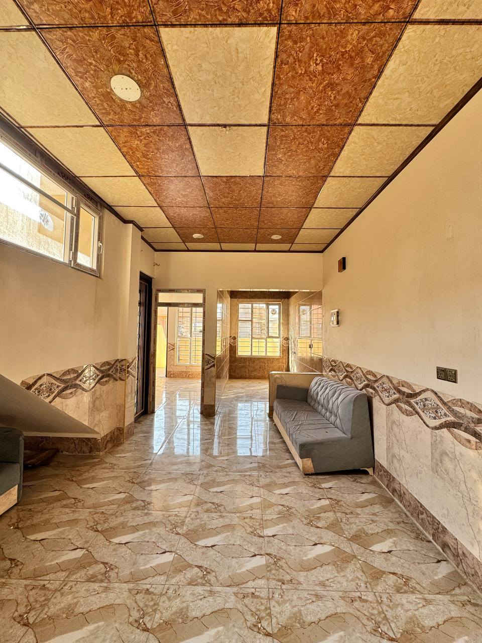 دار للايجار في حي الصديق الثانية خلف جامع الطيار
المساحة : 100 متر
الواجهه : 5 متر
الاتجاه : قبلة
الدار معزول ب درج خارجي
الطابق الاول : غرفة نوم وهول واستقبال ومطبخ وصحيات
الطابق الثاني : غرفة نوم وهول واسقبال ومطبخ وصحيات

لمعرفة كافة الاسعار يمكنكم الانضمام الى قناة التلكرام عبر 
الرابط ادناه : 
https://t.me/realestatemhnd
للاستفسار اكثر يرجى الاتصال على الارقام التالية: 
***********
***********
***********
 نستقبل عروض البيع والشراء والايجار في اغلب مناطق ساحل 
الموصل الايسر
 عنوان المكتب : الموصل حي الصديق بداية شارع 20 قرب مركز جباية كار مكتب مهند الحجيات
