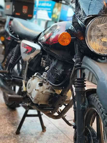 السلام عليكم دراجة موديل 22 اوراق كاملة 7 اوراق اسويلك برائة ذمة ثاني يوم علمود بوجهك ترقم مجفتة جديد كاملة مكملة تايرات جوبلس ما بيهة اي نقص العنوان بغداد السيدية 
الرقم ***********ملاحضة الدراجة جانت متروكة سنة كاملة
